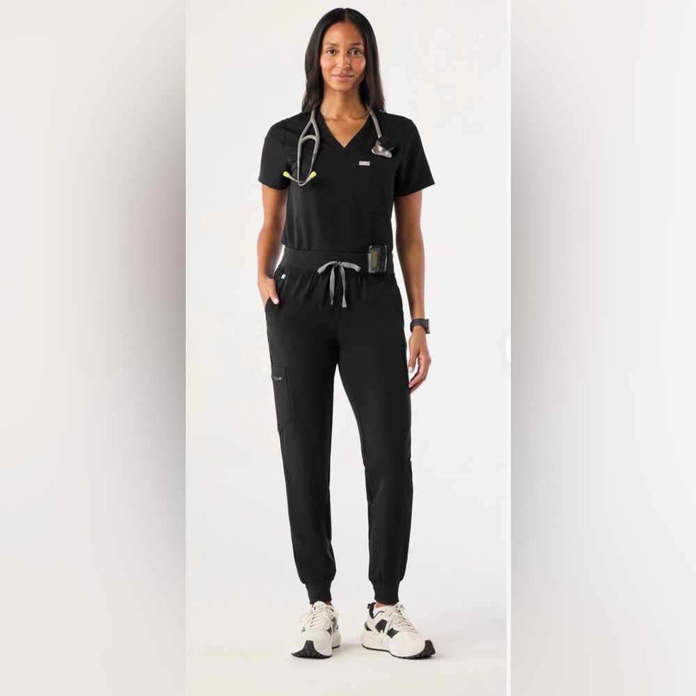 2 pc SET Figs Top & Pants Set Black Scrubs Zamora Jogger and two-pocket top XXS